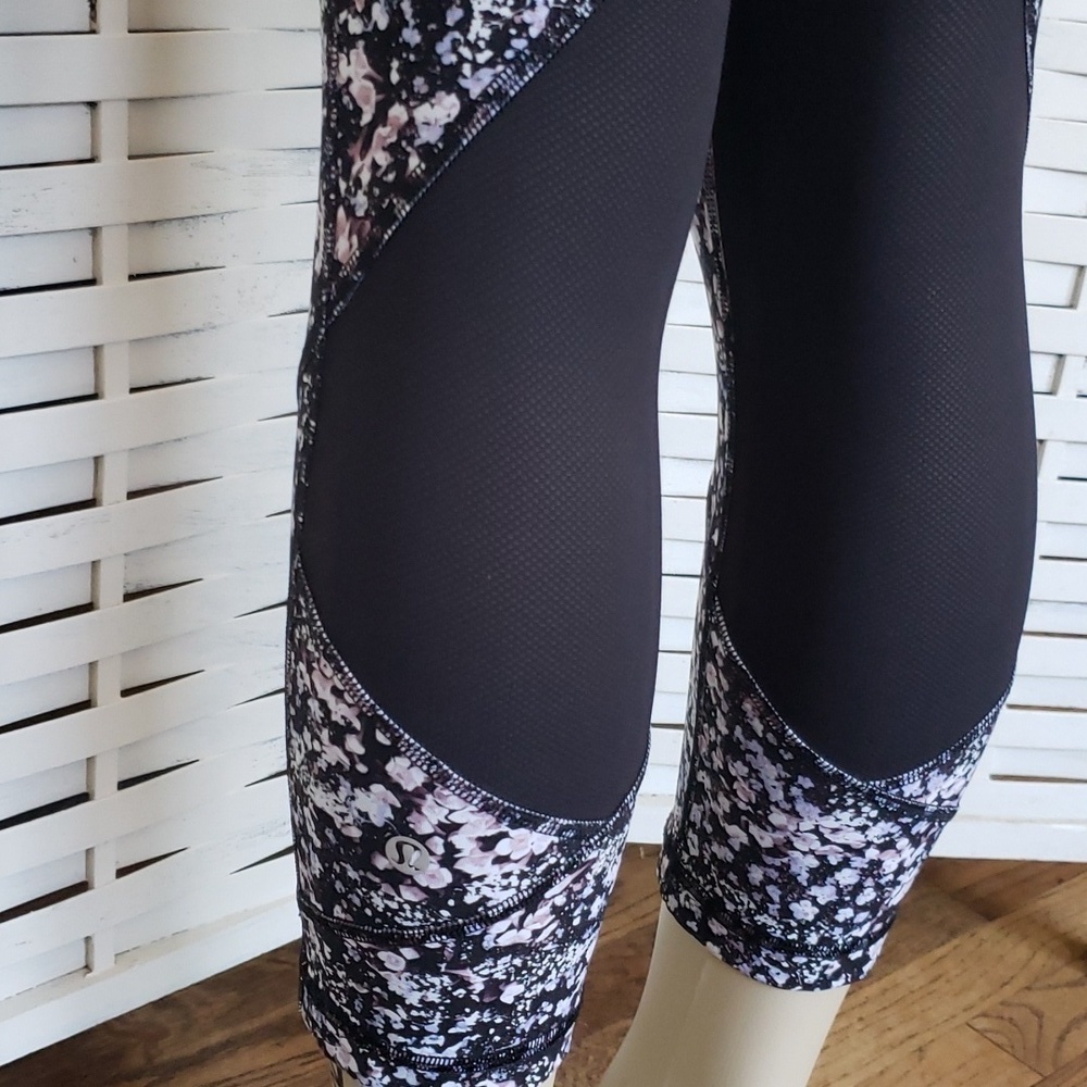 Lululemon Wunder Under Crop Black White Floral Print Womens Leggings Siz… - Picture 3 of 6